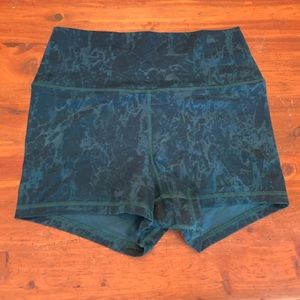 Size large high rise Fleo shorts EUC